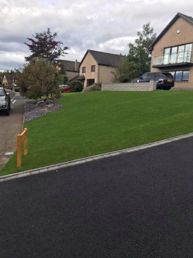 Artificial turf for gardens